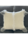 Housse de coussin crème pompons gris - La Gazelle Marrakchia